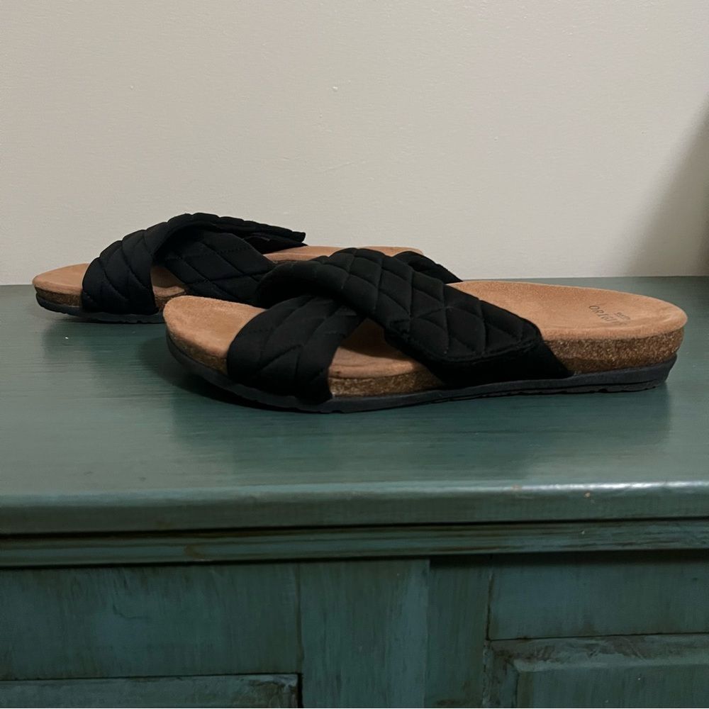 Earth Origins Black Quilted Slide‎ Sandals - Size 9